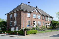 Tangstedt, Kreis Pinneberg  ist eine Gemeinde  in Schleswig-Holstein mit ca. 2200 Einwohnerinnen.