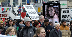 Demo gegen rechte Kundgebung in Hamburg - Hamburger Bündnis gegen Rechts  - Protestschilder.
