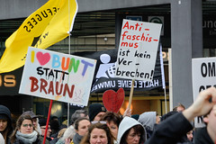 Demo gegen rechte Kundgebung in Hamburg - Hamburger Bündnis gegen Rechts - Protestschilder.