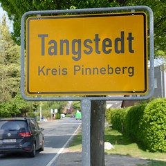 Tangstedt, Kreis Pinneberg  ist eine Gemeinde  in Schleswig-Holstein mit ca. 2200 Einwohnerinnen.