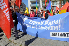 Ostermarsch 2019 - Demo für Abrüstung in Hamburg. Transparent der Linken - Ergreif Partei, für Frieden und Abrüstung.