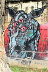 Graffiti an den Kaimauern des Donaukanals in Wien.