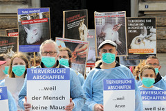Internationaler Tag zur Abschaffung der Tierversuche - Silent Cube am 27.04.19, Hamburger Rathausmarkt.