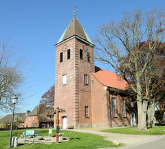 Bilder aus Wöhrden, Gemeinde im Kreis Dithmarschen - Metropolregion Hamburg. Die Wöhrdener St. Nicolai-Kirche wurde 1788 im spätbarocken Stil fertiggestellt - Baumeister August Rothe. Der Vorgängerbau wurde 1777 polizeilich geschlossen