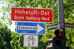 Bilder aus dem Hamburger Stadtteil Hoheluft Ost - Bezirk Hamburg Nord. Stadtteilschild / Stadtteilgrenze am Lehmweg, Eppendorfer Weg.