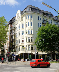 Bilder aus dem Hamburger Stadtteil Hoheluft West, Bezirk Hamburg Eimsbüttel.  Etagenhäuser im Hamburger Generalsviertel  - Wohnhäuser mit Satteldach in der Mansteinstraße / Bismarckstraße.
