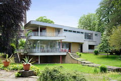 Fotos von der Stadt Löbau in der sächsischen Oberlausitz; denkmalgeschüztes Haus Schminke - errichtet 1933 in der Kirschallee, Architekt Hans Scharoun.