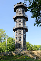 Fotos von der Stadt Löbau in der sächsischen Oberlausitz; König-Friedrich-August-Turm auf dem Löbauer Berg. Der 28 m hohe Turm wurde 1854 aus Gußeisen errichtet und steht als technisches Denkmal unter Denkmalschutz.