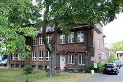 Fotos aus dem Hamburger Stadtteil Tonndorf - Bezirk Hamburg Wandsbek; unter Denkmalschutz stehende Fabrikanlage an der Jenfelder Straße, errichtet um 1923.