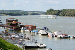 Mohács  ist eine ungarische Stadt am rechten Donauufer, in der Nähe der Grenze zu Kroatien und zu Serbien.