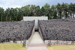 Gedenkstätte des Vernichtungslagers  Belzec der deutschen Nazis  in Polen - zwischen Märzund Dezember  1942 wurden dort 434 508 Menschen von den Nazis  ermordet