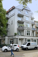 Fotos aus dem Hamburger Stadtteil Dulsberg - Bezirk Hamburg Nord. Wohnhaus / Eckgebäude an der Bredstedter Straße / Probsteier Straße.