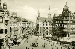 Altes Foto vom Rödingsmarkt, Alter Wall im Hamburgr Stadtteil Altstadt. Das Hochbahn Viadukt ist noch nicht errichtet und gibt den Blick auf das Fernmeldeamt in der Bildmitte frei, rechts davon das Mönkedammfleet.