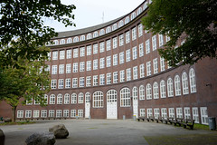 Fotos aus dem Hamburger Stadtteil Dulsberg - Bezirk Hamburg Nord. Schulgebäude an der Krausestraße, fertig gestellt 1923 - Architekt Fritz Schumacher; das Gebäude steht unter Denkmalschutz.