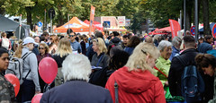 Fotos aus dem Hamburger Stadtteil Dulsberg - Bezirk Hamburg Nord. Straßenfest / Flohmarkt in der Dithmarscher Straße.