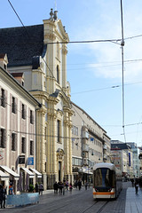 Linz ist die Landeshauptstadt von Oberösterreich und liegt an der Donau.