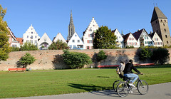Ulm ist eine Universitätsstadt an der Donau  in Baden-Württemberg.