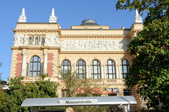 Linz ist die Landeshauptstadt von Oberösterreich und liegt an der Donau.