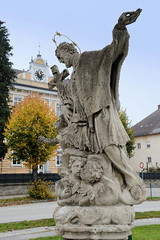 Mauthausen ist eine Marktgemeinde in Oberösterreich und liegt an der Donau; zwischen 1938 und 1945 befand sich dort das KZ Mauthausen.