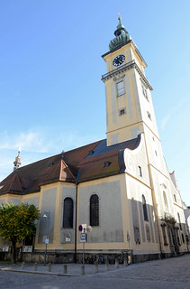 Linz ist die Landeshauptstadt von Oberösterreich und liegt an der Donau.