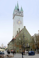 Straubing ist eine kreisfreie Stadt  in Ostbayern - das Stadtgebiet Straubings erstreckt sich entlang der Donau.
