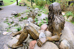 Quelle der Breg in Furtwangen - Schwarzwald in Baden-Württemberg; Hauptquellfluss der Donau, hydrologische Donauquelle.  Mit Steinen eingefasst Quelle der Donau und liegende Danuvius-Figur / Flussgott der Donau.
