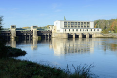 Kraftwerk Faimingen, Laufwasserkraftwerk an der Donau bei Lauingen in Bayern