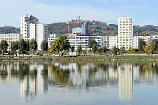 Linz ist die Landeshauptstadt von Oberösterreich und liegt an der Donau.