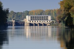 Kraftwerk Faimingen, Laufwasserkraftwerk an der Donau bei Lauingen in Bayern