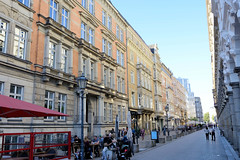 Bilder aus der Hamburger Innenstadt - Stadtteil Neustadt. Blick in die Fussgänger*inzone Colonnaden Richtung Gustav-Mahler-Platz.