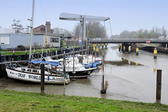 Bilder aus der Stadt Elmshorn, Metropolregion Hamburg. Grauer Dezembertag an der Krückau in Elmshorn - die Sportboote fallen bei Ebbe trocken.