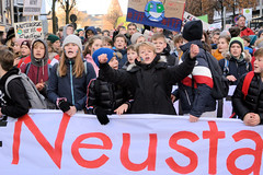Klimastreik - Neustart Klima, Demonstration Fridays for Future am 29.11.2019 mit ca. 50 000 TeilnehmerInnen in Hamburg.