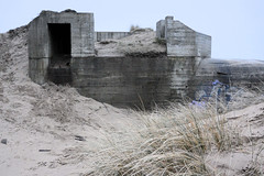 In Lokken errichtete die deutsche Wehrmacht 1942- 1944 Bunker für den Atlantikwall. Ihre Ruinen sind am Nordstrand zu sehen.