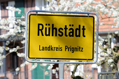 Rühstädt ist eine Gemeinde im Landkreis Prignitz im nordwestlichen Brandenburg. Das Dorf Rühstädt selbst hat circa 240 Einwohner.