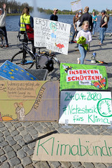 Globaler Klimastreik am 24. April 2020 am Pfaffenteich in Schwerin.