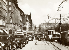 Alte Fotografie vom Straßenverkehr am Hamburger Jungfernstieg.