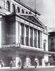 Alte Bilder aus der Dammtorstraße in der Hamburger Neustadt - Innenstadt. Fassade des alten Stadttheaters; errichtet 1827 - Architekt Ludwig Wimmel; Fassadenerneuerung 1874, Martin Haller.