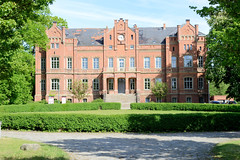 Alt Sammit ist ein Ortsteil der Stadt Krakow am See im Landkreis Rostock in Mecklenburg-Vorpommern.