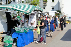 Hamburger Wochenmarkt in der Grundstraße von Eimsbüttel zu Corona-Zeiten.