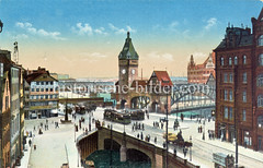 Historische Bilder vom Messberg in der Hamburger Altstadt, Innenstadt. 33_47995 Blick vom Klingberg zum Messberg; unten ein Ausschnitt vom Klingbergfleet. Mehrere Strassenbahnen fahren vor dem hohen Portal der Wandrahmsbrücke.