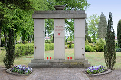 OdF-Denkmal für ehemalige Häftlinge aus dem Außenlager des KZ Ravensbrück auf dem Friedhof von Neustadt-Glewe.