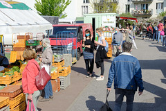 Hamburger Wochenmarkt in der Grundstraße von Eimsbüttel zu Corona-Zeiten.