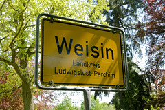 Weisin  wurde erstmals urkundlich 1235 erwähnt und liegt  im Landkreis Ludwigslust-Parchim in Mecklenburg-Vorpommern.