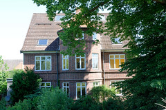 Fotos aus dem Hamburger Stadtteil Altengamme, Vierlande - Bezirk Hamburg Bergedorf. Gebäude vom Hof Lindeck am Altengammer Elbdeich - Hofanlage mit Wirtschaftsgebäude, errichtet 1924/25.