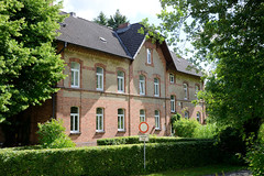 Friedrichsruh ist ein Ortsteil der Gemeinde Aumühle, Kreis Herzogtum Lauenburg in Schleswig-Holstein; Klinkerarchitektur am Sägewerk.