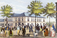 Altes Bild vom Urania-Theater am Spielbudenplatz in St. Pauli, ca. 1846; das Theater wurde 1841 gegründet und wurde später das St. Pauli Theater. Bürger wandeln mit ihren Frauen auf der Straße, Hunde begleiten Sie.