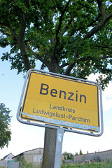Benzin ist ein Ortsteil der Gemeinde Kritzow und liegt im Landkreis Ludwigslust-Parchim in Meclenburg-Vorpommern.