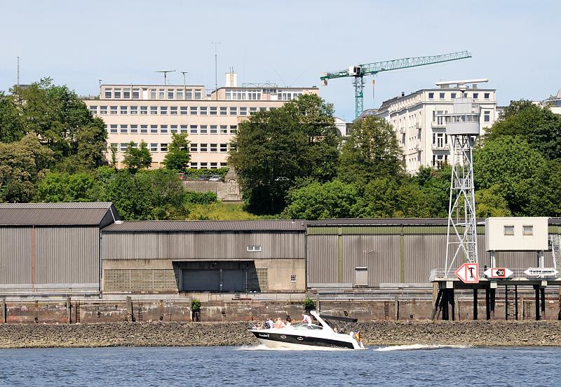 bildarchiv hamburg  com Foto Lagerschuppen an der  Elbe  