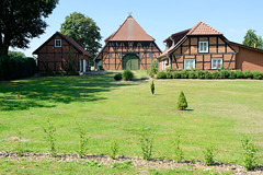 Sumte  gehört zu der in Niedersachsen liegende Gemeinde Amt Neuhaus, die östlich der Elbe liegt.