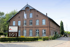 Neuengamme  ist ein Hamburger Stadtteil im Elbmarsch-Gebiet der Vierlande im Bezirk Bergedorf. Denkmalgeschütztes Wohnwirtschaftsgebäude am Neuengammer Hausdeich, errichtet 1890,